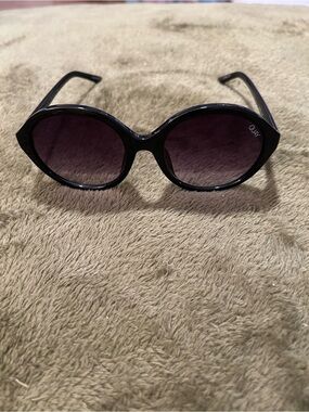 Quay Australia x Benefit Cosmetics Tinted Love Sunglasses - Oversized Black